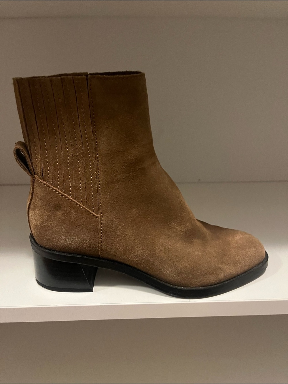 Dolce Vita Womens Tan Suede Chelsea Boot